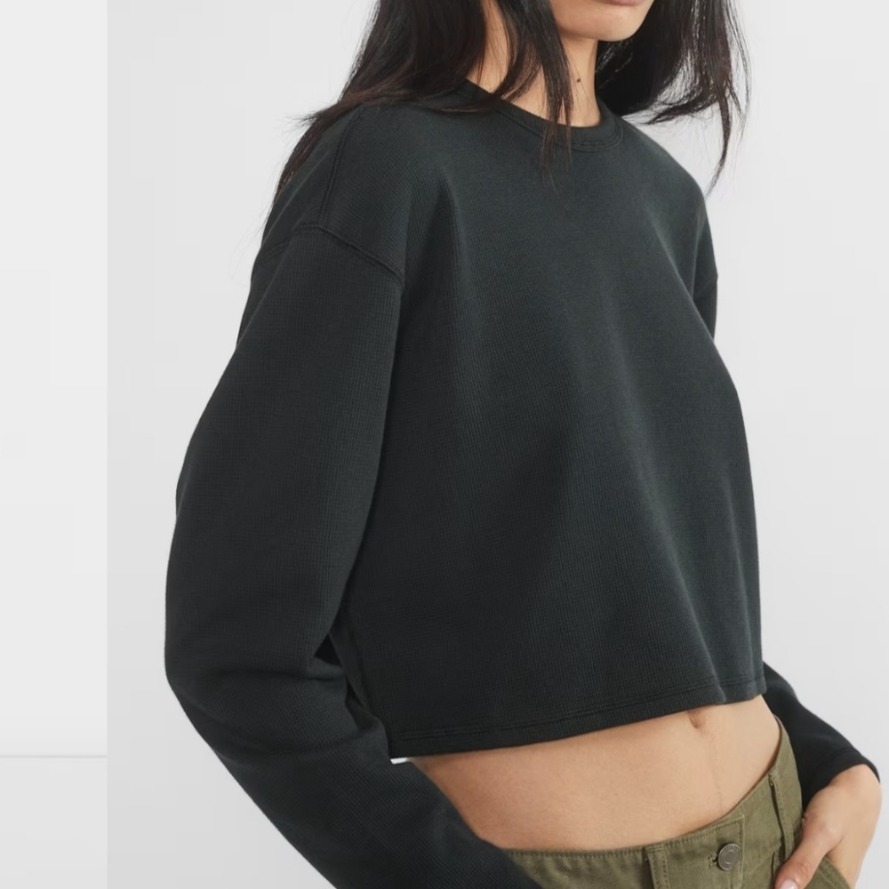 Sunday Best Aritzia Black Cropped Long Sleeve Tee